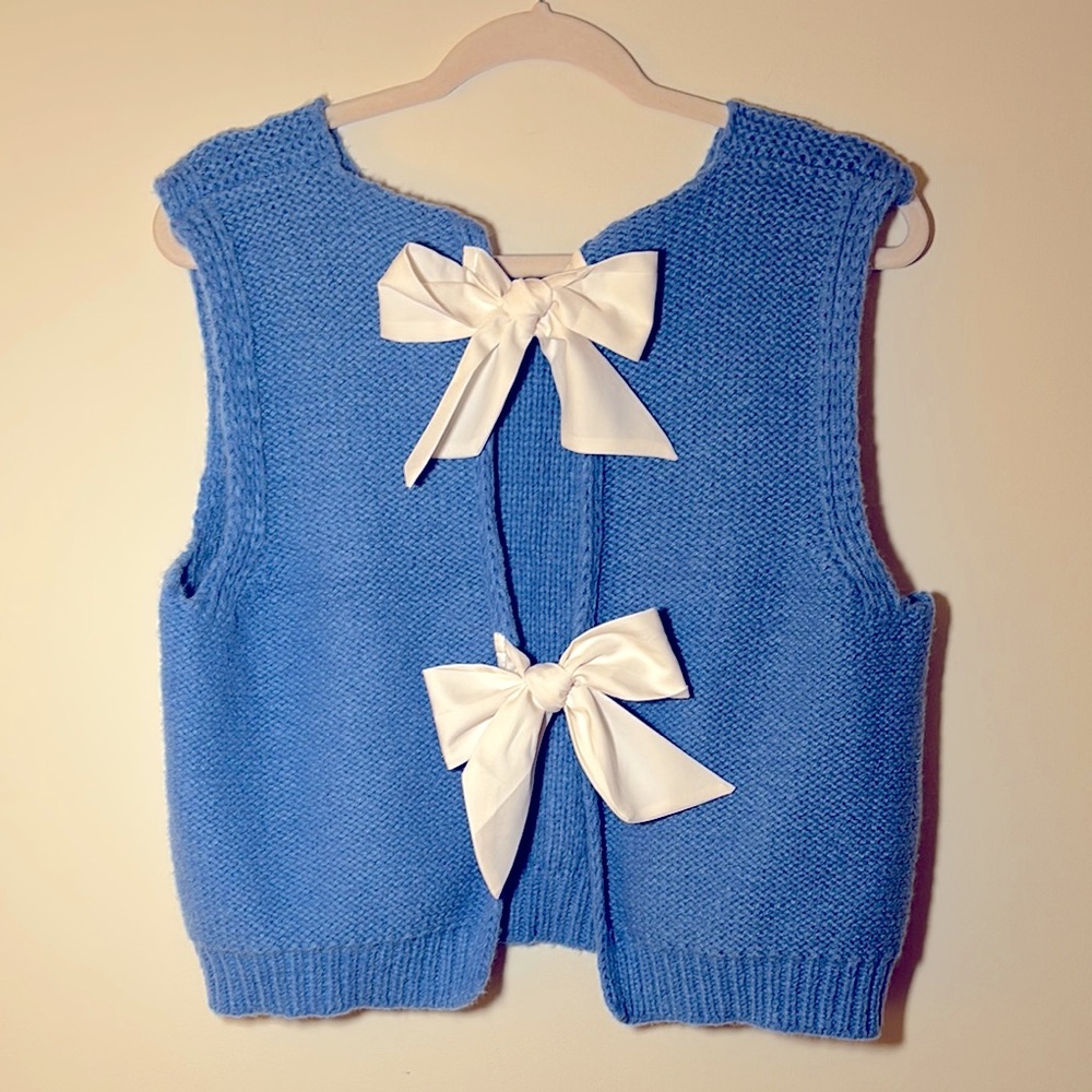 NWOT Blue Knit Sweater Vest with Ivory Bow Details Sz L